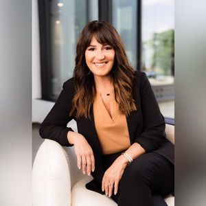 Meet your Posher, Lauri